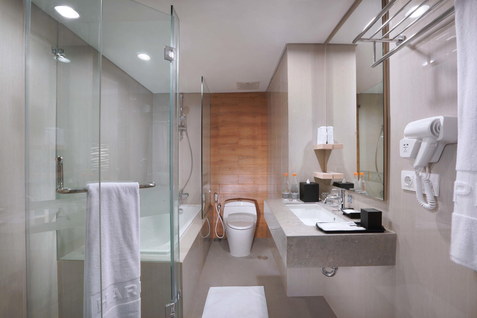 Harper Mt Haryono By Aston Hotel Jakarta Exterior photo