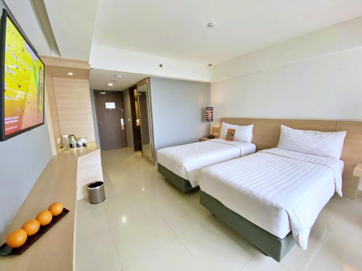 Harper Mt Haryono By Aston Hotel Jakarta Exterior photo