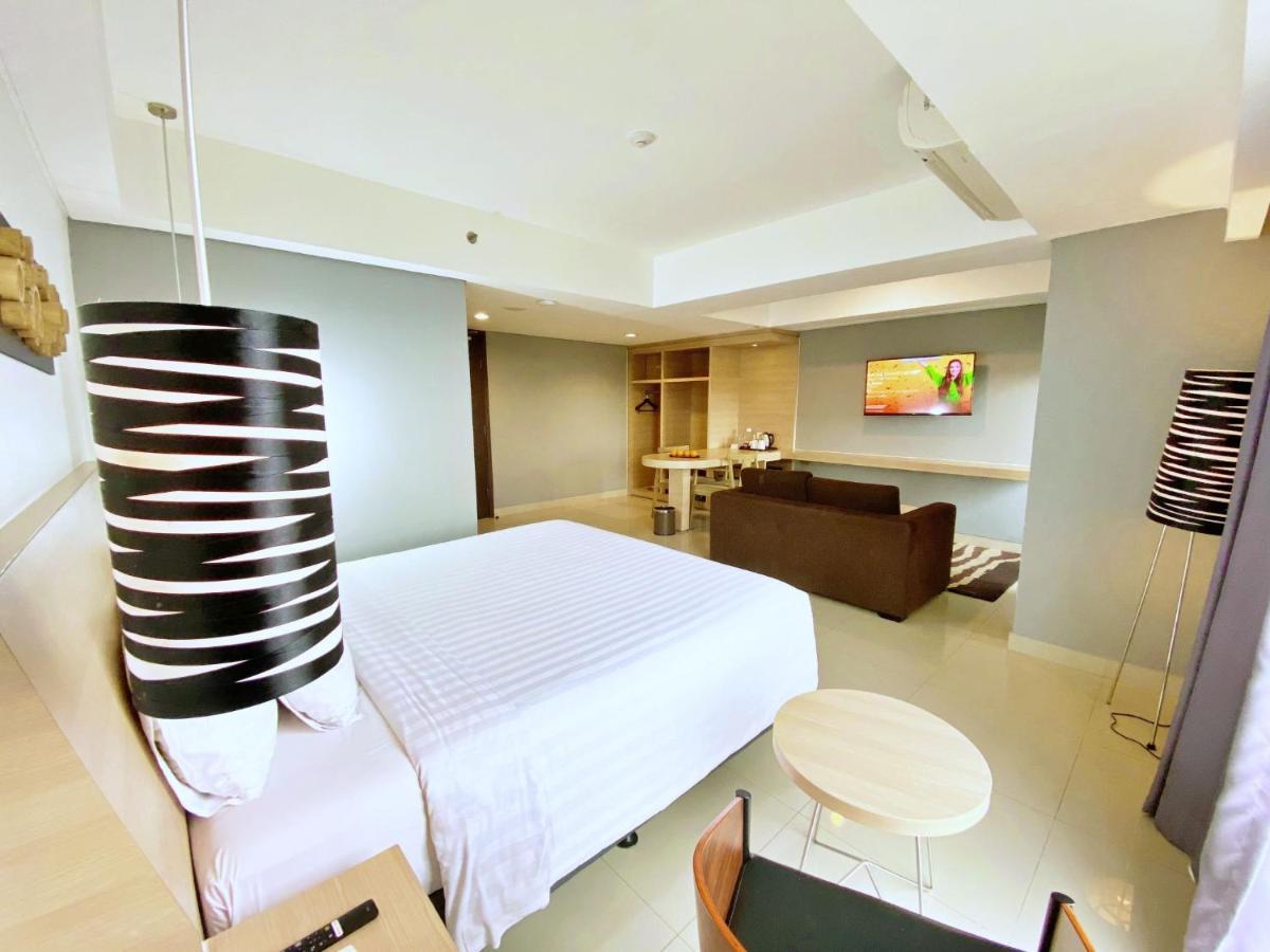 Harper Mt Haryono By Aston Hotel Jakarta Exterior photo
