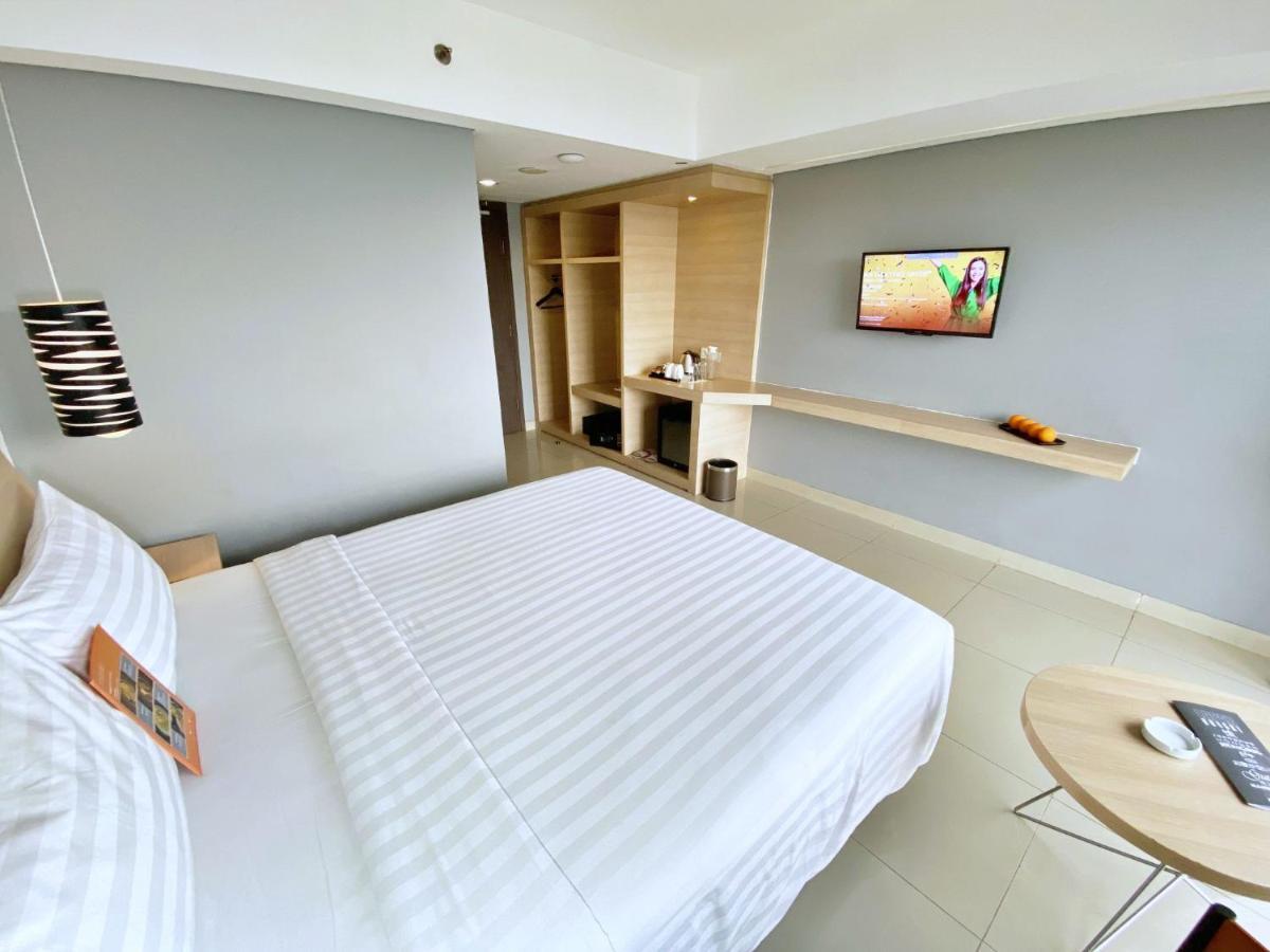 Harper Mt Haryono By Aston Hotel Jakarta Exterior photo