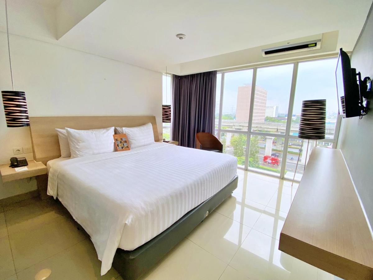 Harper Mt Haryono By Aston Hotel Jakarta Exterior photo