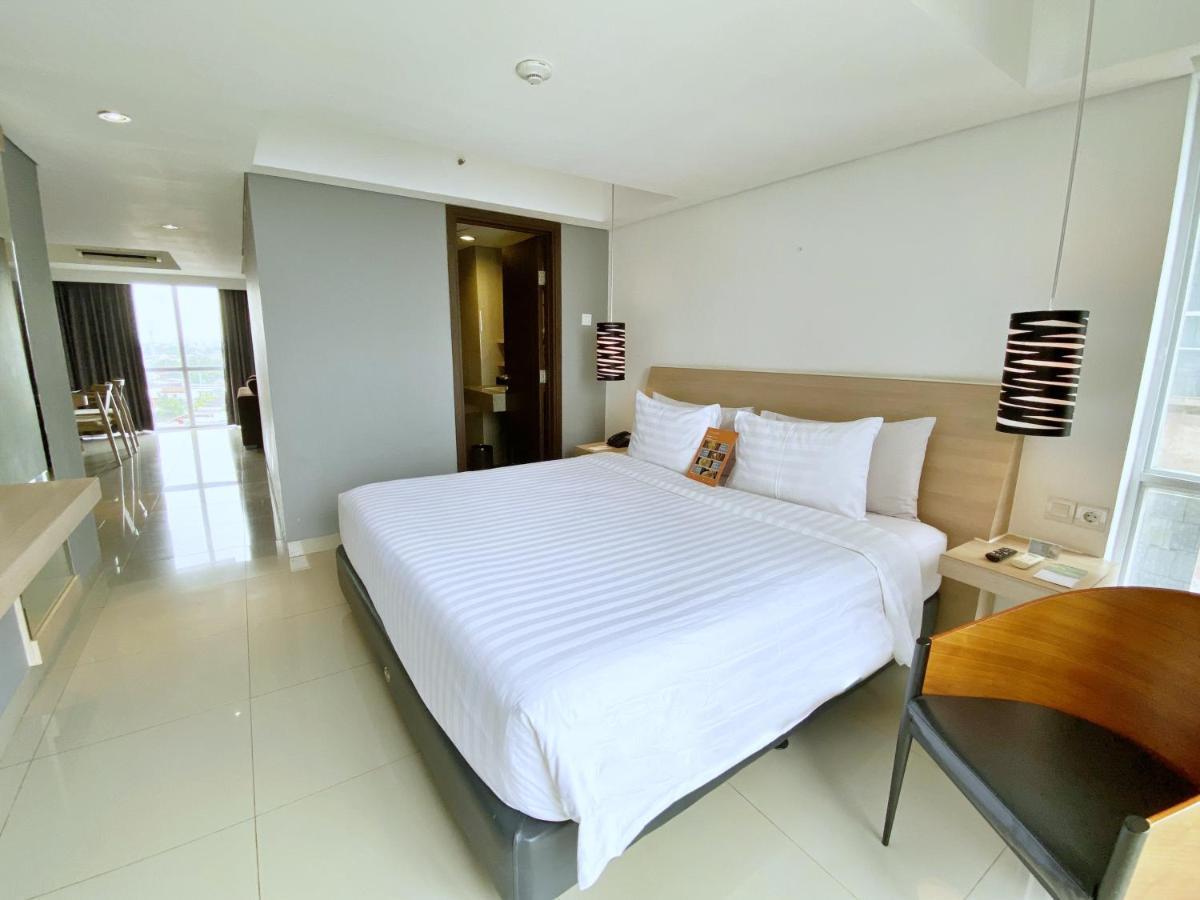 Harper Mt Haryono By Aston Hotel Jakarta Exterior photo