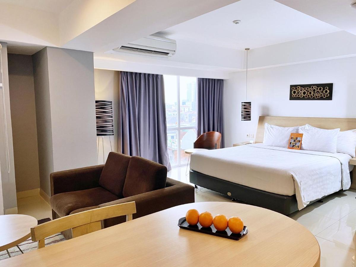 Harper Mt Haryono By Aston Hotel Jakarta Exterior photo