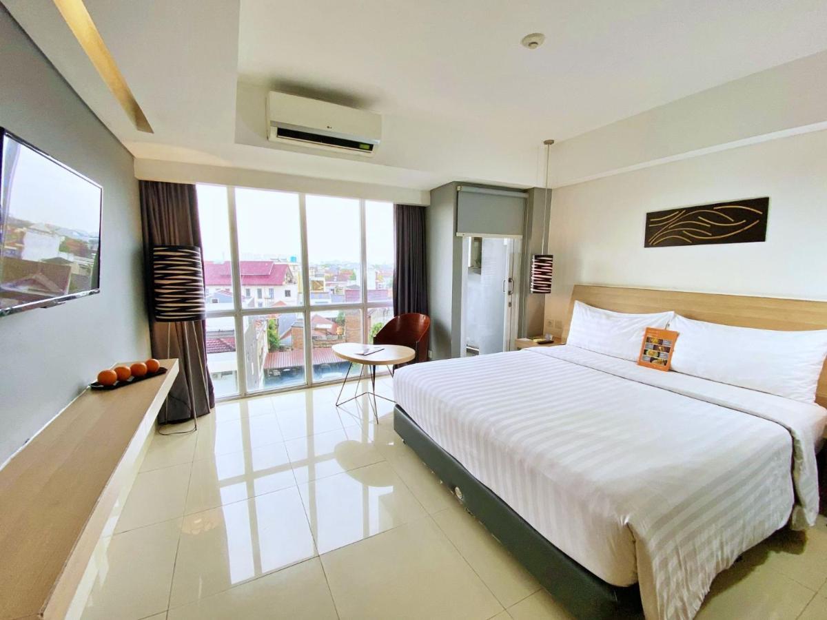 Harper Mt Haryono By Aston Hotel Jakarta Exterior photo