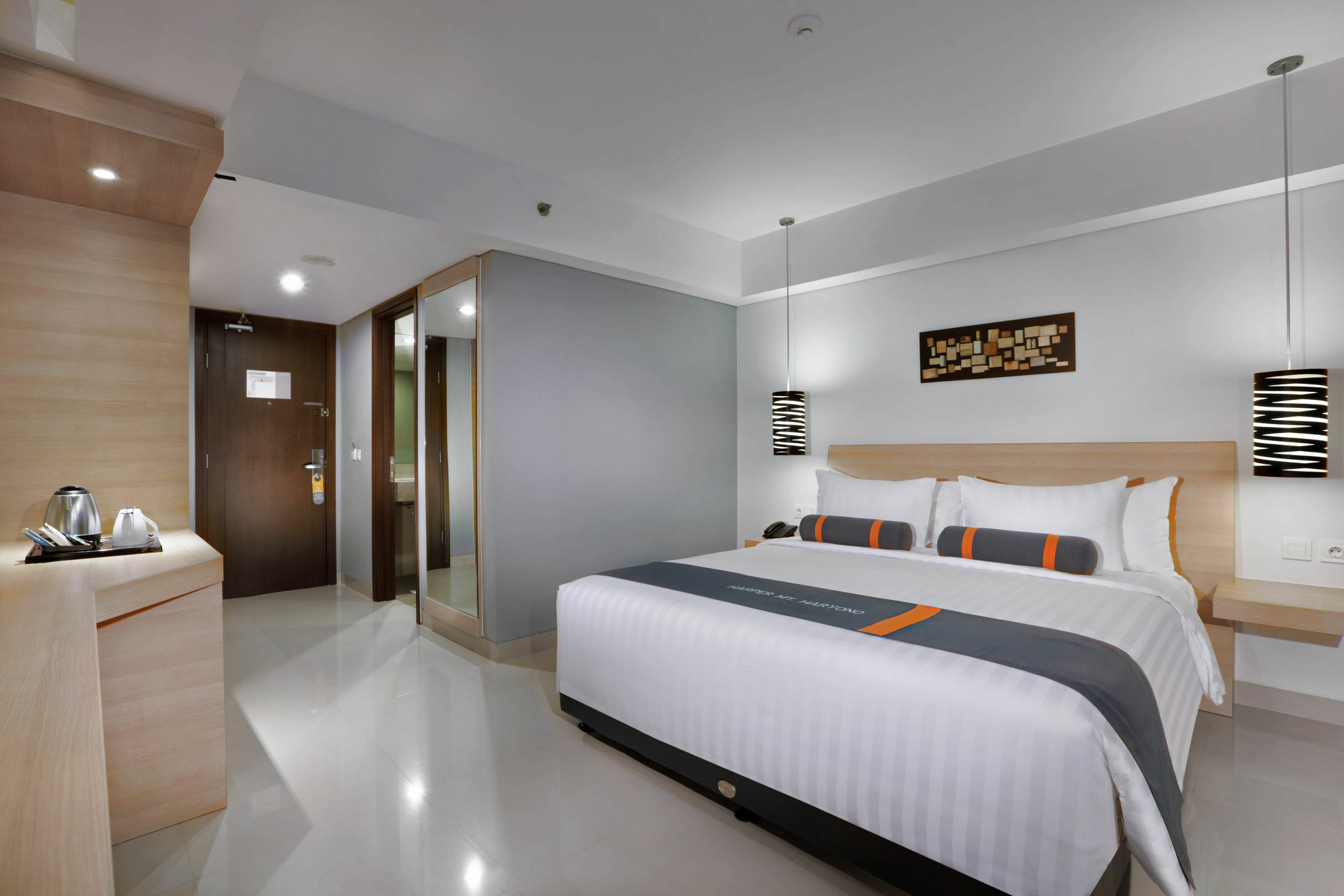Harper Mt Haryono By Aston Hotel Jakarta Exterior photo