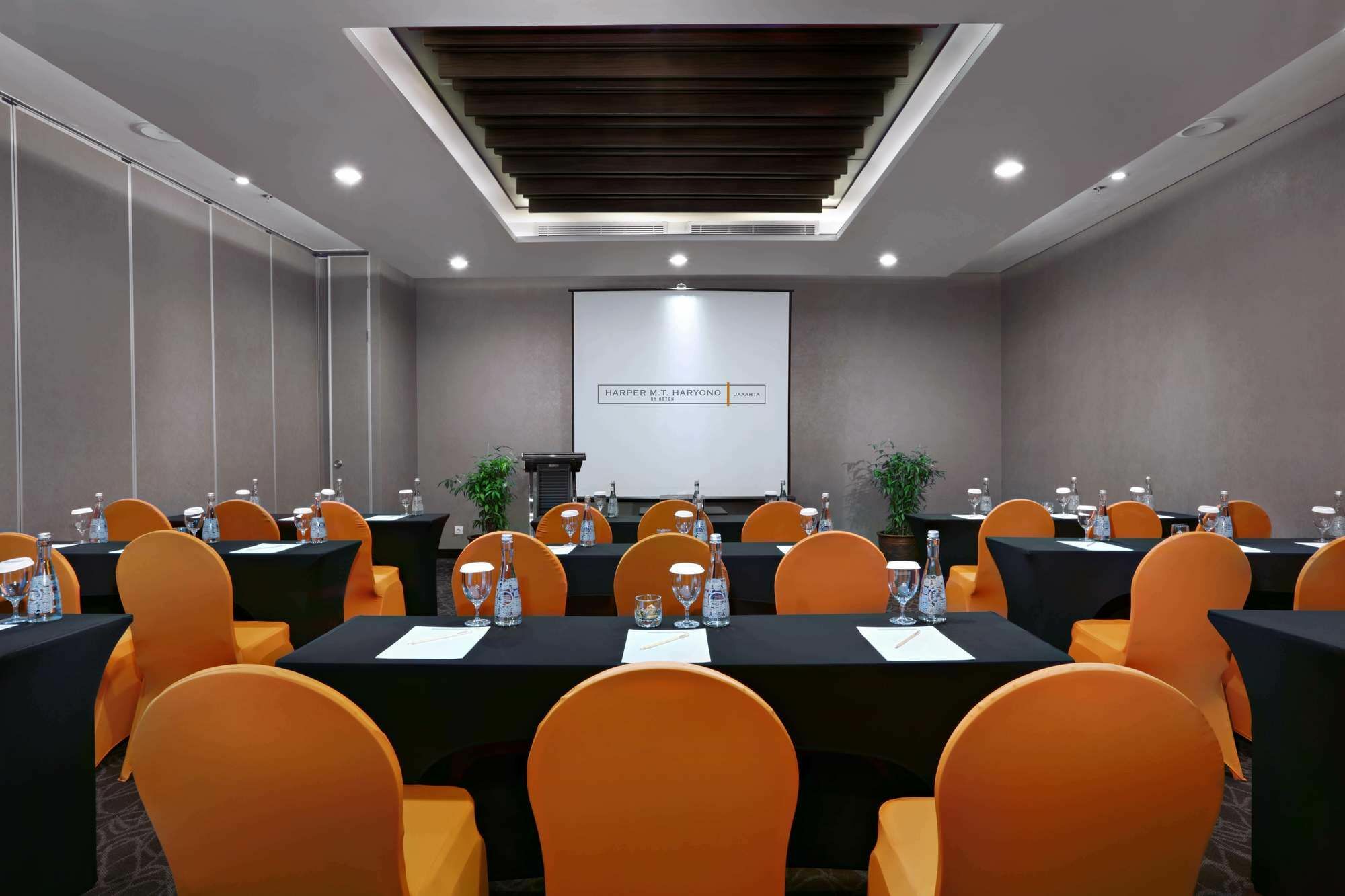 Harper Mt Haryono By Aston Hotel Jakarta Exterior photo