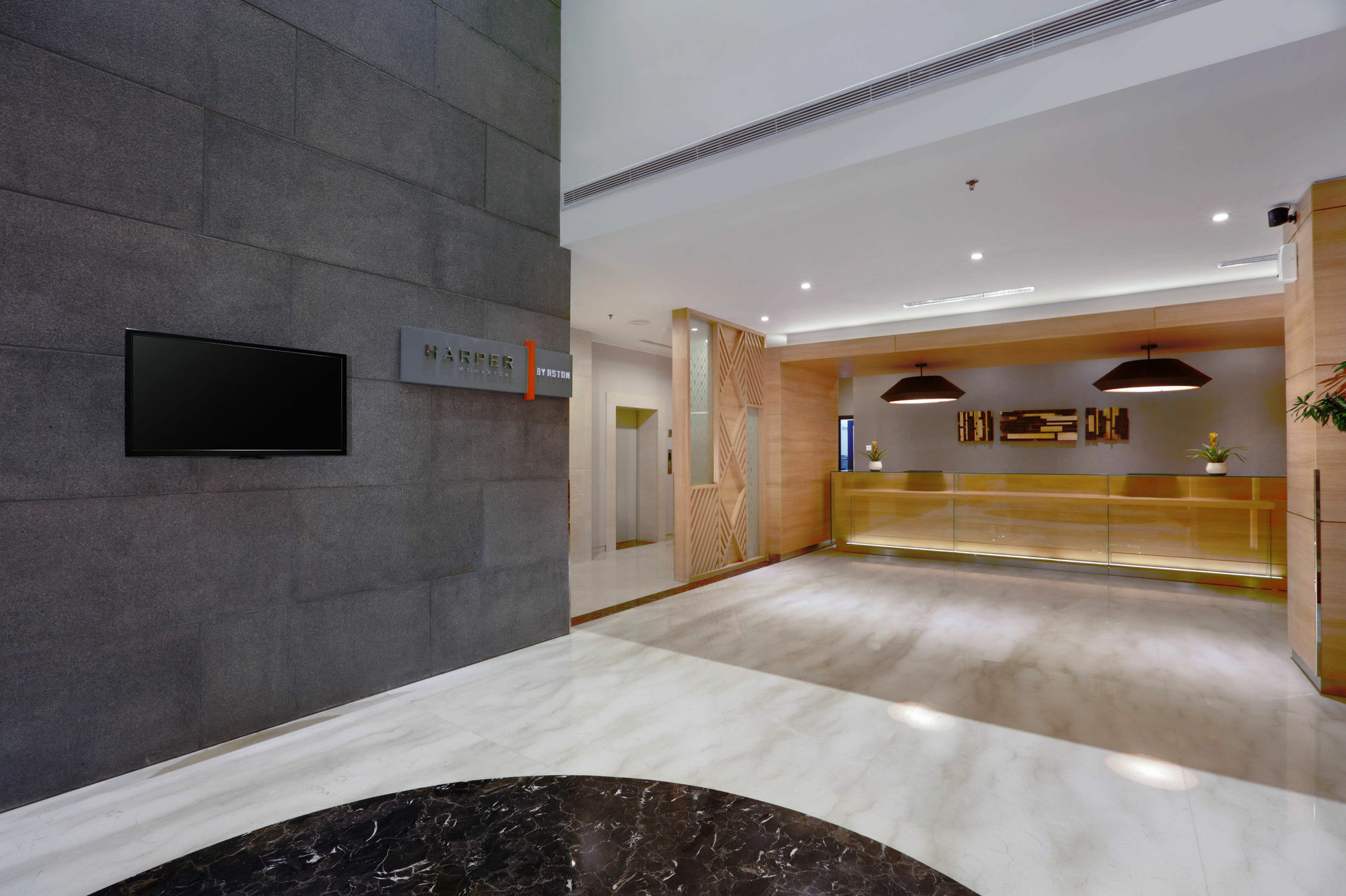 Harper Mt Haryono By Aston Hotel Jakarta Exterior photo