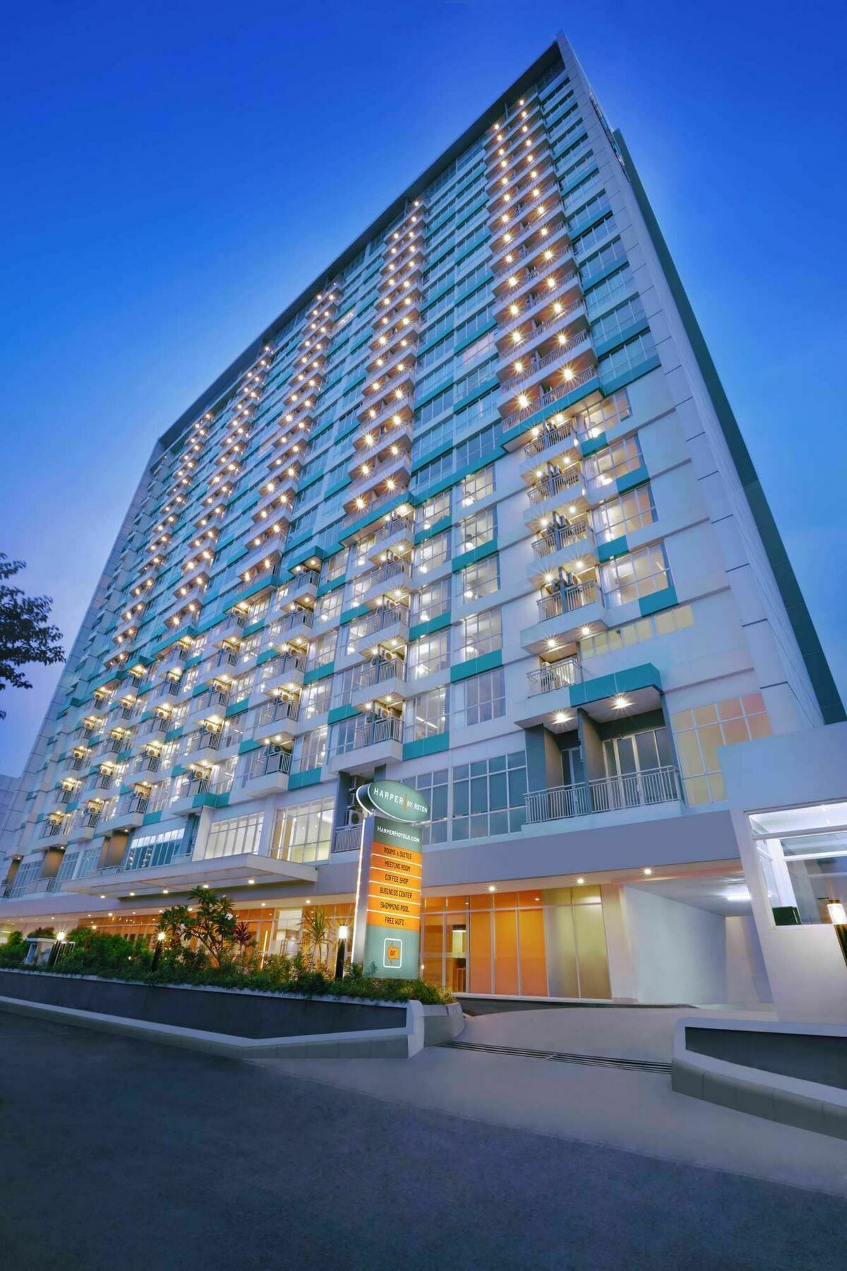 Harper Mt Haryono By Aston Hotel Jakarta Exterior photo