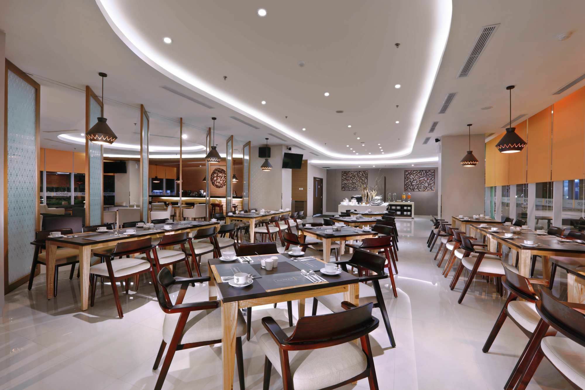 Harper Mt Haryono By Aston Hotel Jakarta Exterior photo